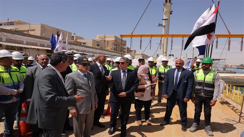 محافظ السويس ورئيس هيئة قناة السويس يبحثان التعاون ويتابعان تطوير بورتوفيق والخدمات الصحية