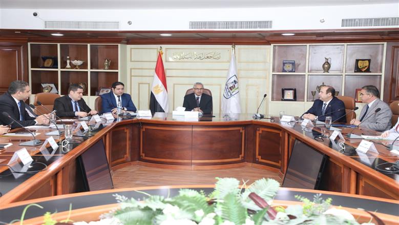 محافظ بني سويف يبحث مع أعضاء «النواب» و«الشيوخ» عددا من الملفات الخدمية