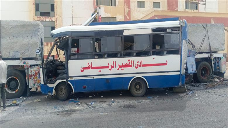 إصـابة 31 طالب اثر تصادم أتوبيس مع سيارة نقل بطريق القصير سفاجا 