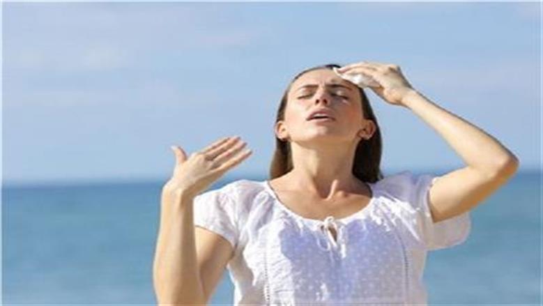 شتوي ولا صيفي؟.. مفاجأة بشأن طبيعة الملابس المناسبة خلال الموجة الحارة