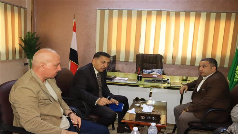محافظ القليوبية يعقد اجتماعًا موسعًا لبحث ملفات الخدمات بمركز كفر شكر.. ويؤكد: «تطوير المرافق وتحسين جودة حياة المواطن على رأس أولوياتنا»