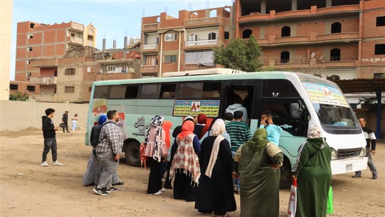 بناءً على شكاوى المواطنين… محافظ القليوبية يُجري جولة ميدانية بموقف كفر شكر ويؤكد ندرس حلول عاجلة
