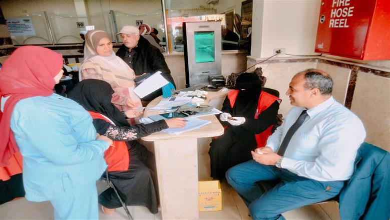 خلال فعاليات مبادرة الاعتلال الكلوى وتوقيع الكشف المبكر للمواطنين بالمركز التكنولوجى لخدمة المواطنين بمجلس مدينة مرسى مطروح 
