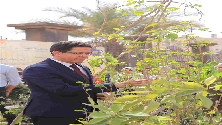 فى إطار 100 مليون شجرة : رئيس جامعة بنها يتفقد معرض الزهور السنوي في دورته الثالثة