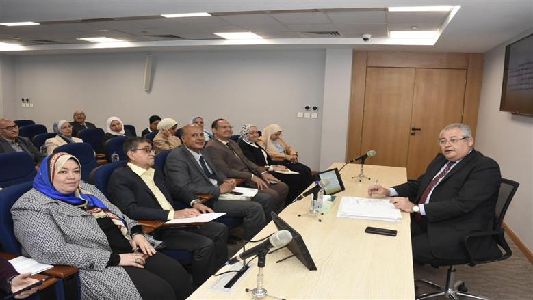 استعدادات امتحانات الترم الثاني تتصدر اجتماع «تعليم وطلاب عين شمس»