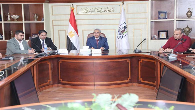 لقاء محافظ بني سويف بالصحفيين