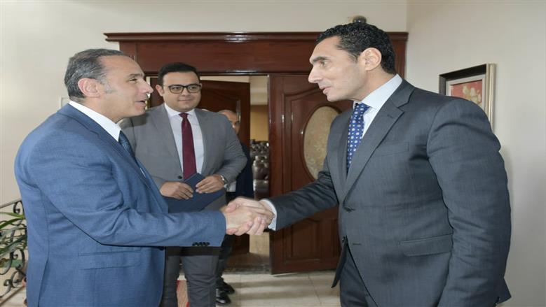 وزير الرياضة خلال لقائه برئيس هيئة الرقابة المالية