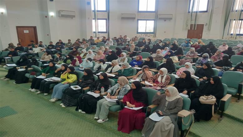 خلال مراجعات الثانوية العامة والشهادة الاعدادية بقاعة مجلس العمد بمرسى مطروح 