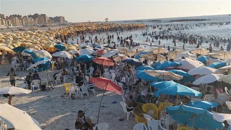 «مصايف الإسكندرية» تنفي فتح شاطئ النخيل وتطالب بالإبلاغ عن أي دعوات غير رسمية لدخوله