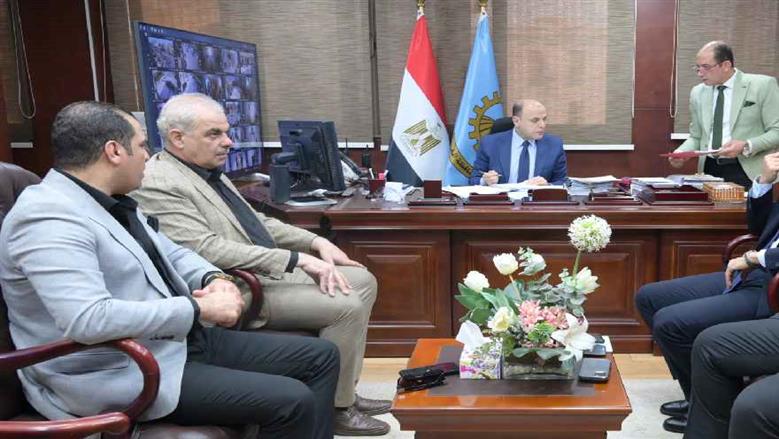 محافظ الغربية يناقش مع النواب تعزيز فرص الاستثمار وفرص العمل في القرى المنتجة
