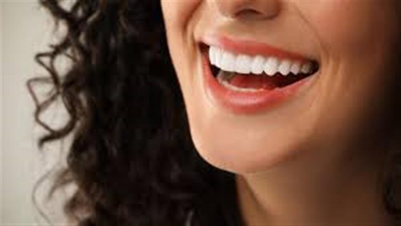 5 أطعمة يومية تمنح أسنانك تخلصك من الاصفرار