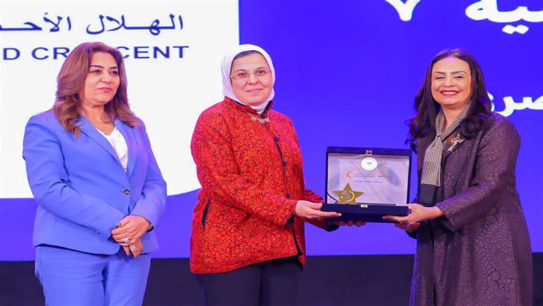 «التضامن» تُكرم الهلال الأحمر عن فئة توزيع أكثر من مليون وجبة في «أهل الخير 2»