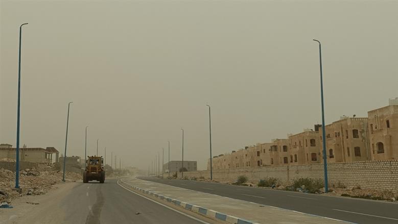 أتربة ونشاط للرياح المثيرة للرمال في الجو