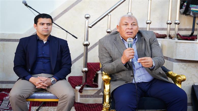 محافظ مطروح خلال لقاء أهالي قرية اطنوح 