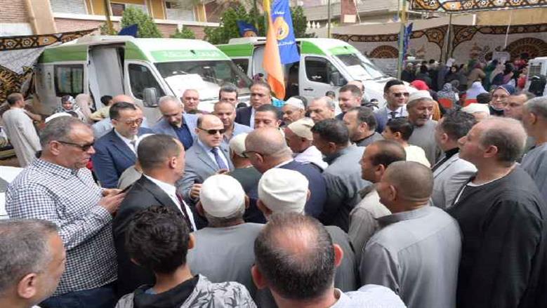 محافظ الغربية يتفقد القافلة الطبية الشاملة بقرية شقرف