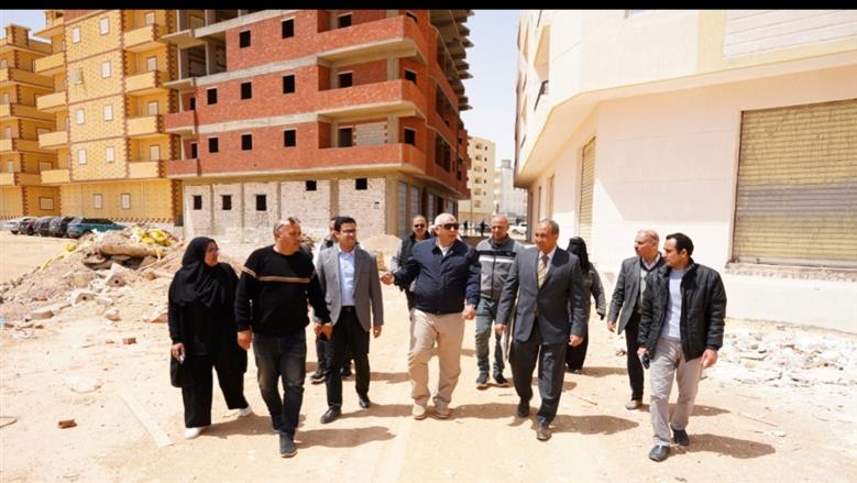 محافظ مطروح خلال متابعة مشروعات منطقة شمس الحكمة سرق مدينة مرسى مطروح