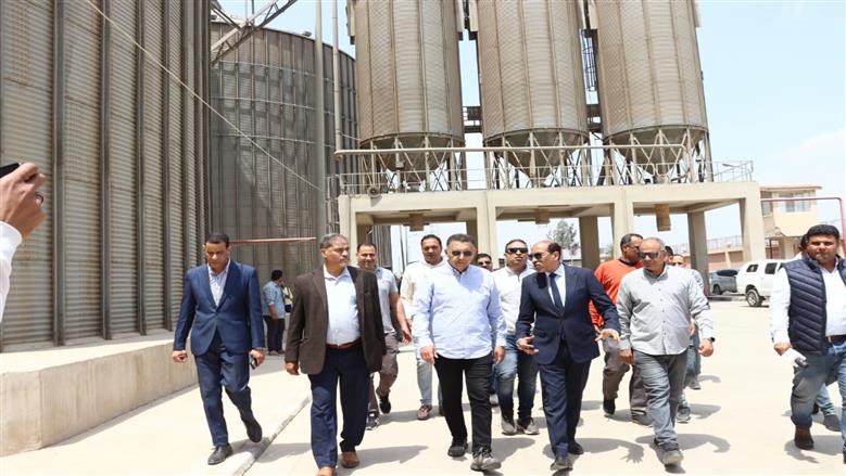 محافظ القليوبية يتفقد منظومة توريد القمح ببنها ويؤكد: توريد 45 طن حتى أمس وصرف المستحقات خلال 48 ساعة