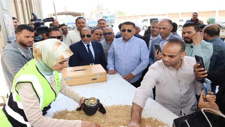 محافظ القليوبية يتفقد منظومة توريد القمح ببنها ويؤكد: توريد 45 طن حتى أمس وصرف المستحقات خلال 48 ساعة