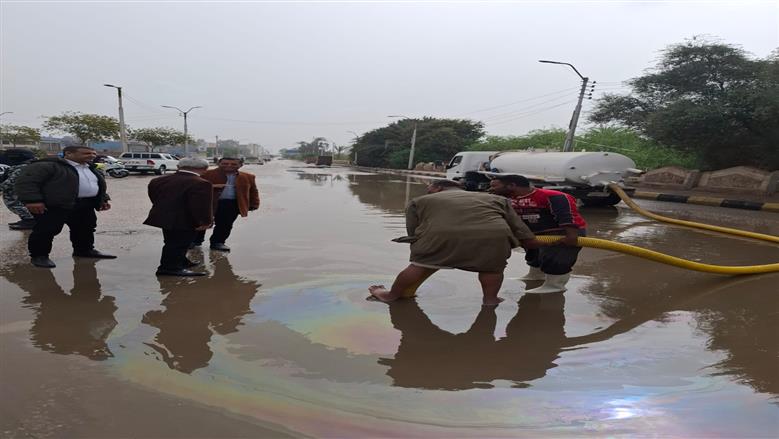 محافظ بني سويف يتابع ميدانيًا جهود مواجهة الأمطار
