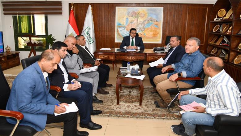 نائب محافظ الفيوم يناقش مشكلات مساكن دمو الجديدة ويوجه بسرعة حلها