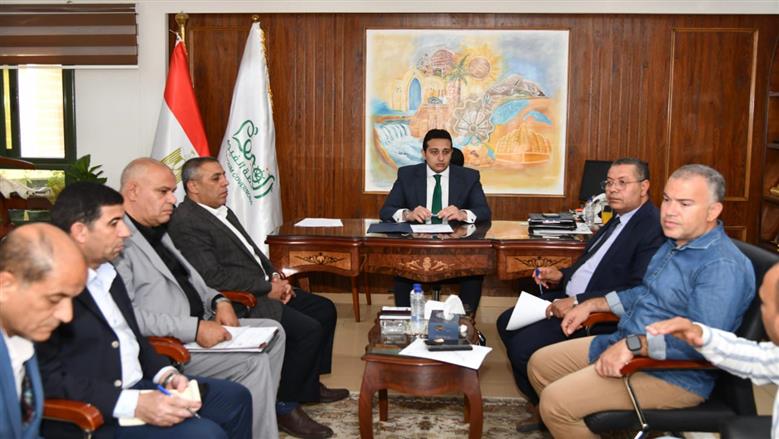 نائب محافظ الفيوم يناقش مشكلات مساكن دمو الجديدة ويوجه بسرعة حلها
