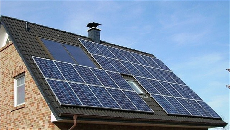 خطوات وشروط تركيب الألواح الشمسية في المنازل