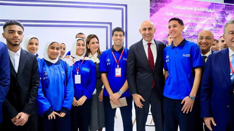 «التعليم»: تدريس البرمجة والذكاء الاصطناعي وتوزيع التابلت بالمدارس الفنية من العام المقبل