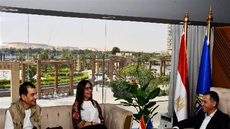 محافظ أسوان: دعم كامل للمبادرات الثقافية وتكثيف الفعاليات لاكتشاف المواهب الشابة