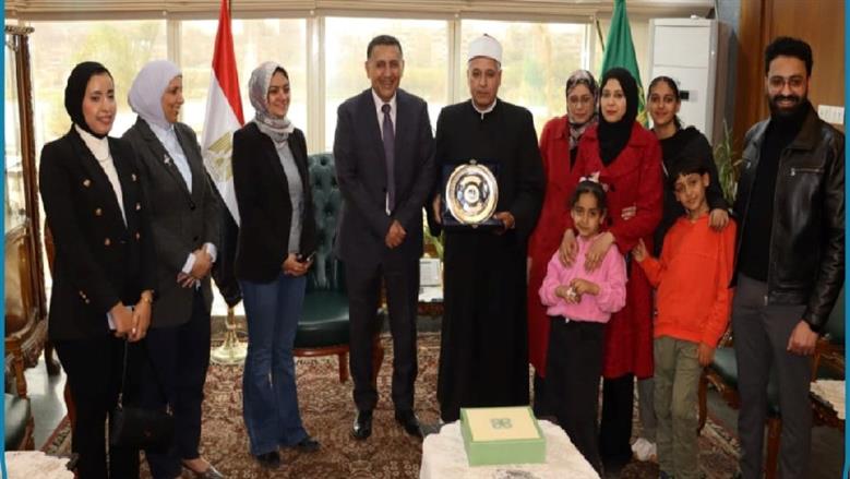 محافظ القليوبية يكرم رئيس منطقة القليوبية الأزهرية لبلوغه سن المعاش