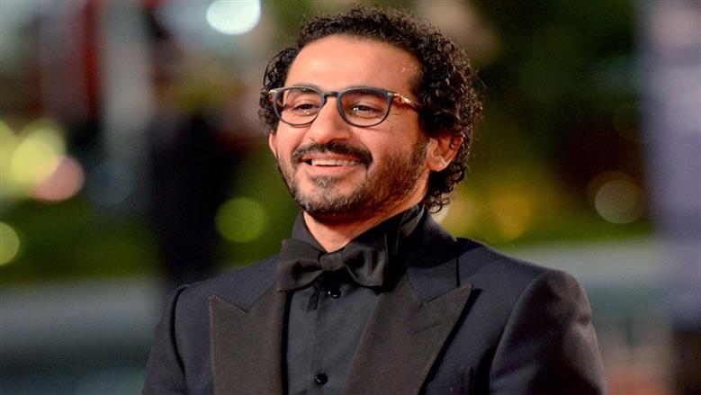 لوحة حب قديمة.. أحمد حلمي يفاجئ الجمهور بصورة رسمها لمنى زكي