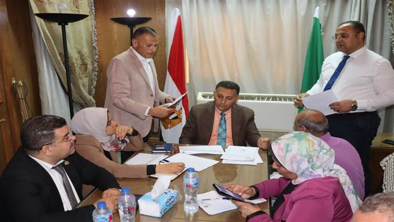 محافظ القليوبية يعقد لقاءه الأسبوعي بالخانكة لبحث مطالب المواطنين وتوفير