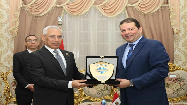 جامعة المنيا توقع عقودًا طبية مع 4 مستشفيات جامعية ضمن منظومة التأمين الصحي الشامل