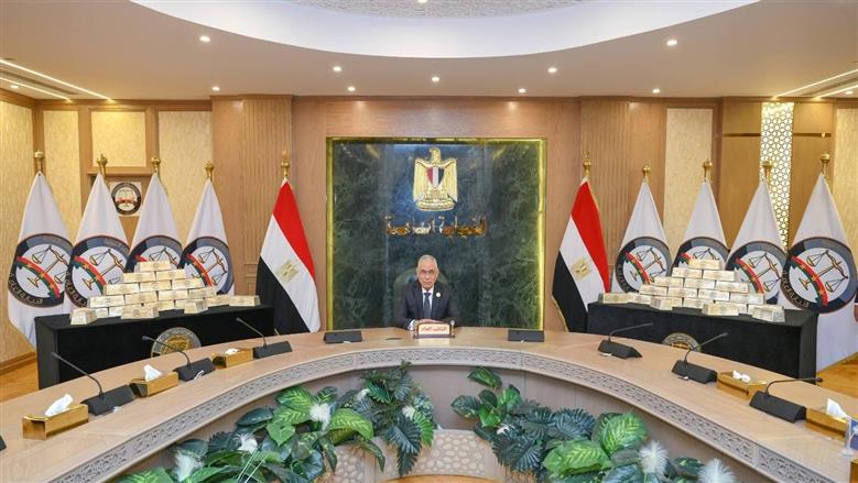 النيابة العامة تُرسخ البعد الاقتصادي لرسالتها القضائية وتُسلم سبائك فضية ووثائق لعدد من الأراضي التي أُخليت من المركبات المتحفظ عليها