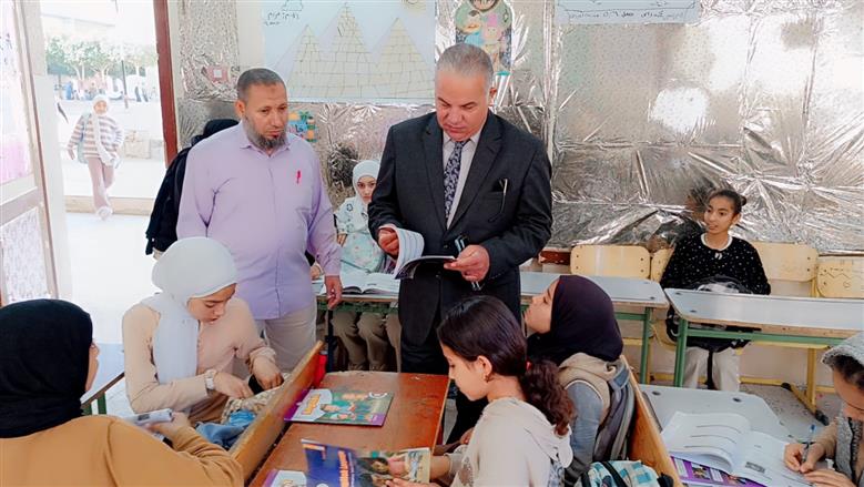 مدير «تعليم الفيوم» يتابع سجلات التقييمات الشهرية والأسبوعية بمدارس طامية