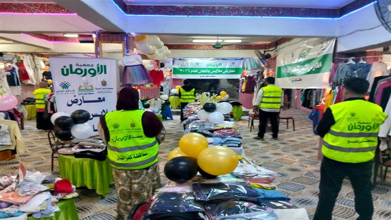عضو التحالف الوطني توزع 2665 قطعة ملابس بالمجان على 320 أسرة في فوه