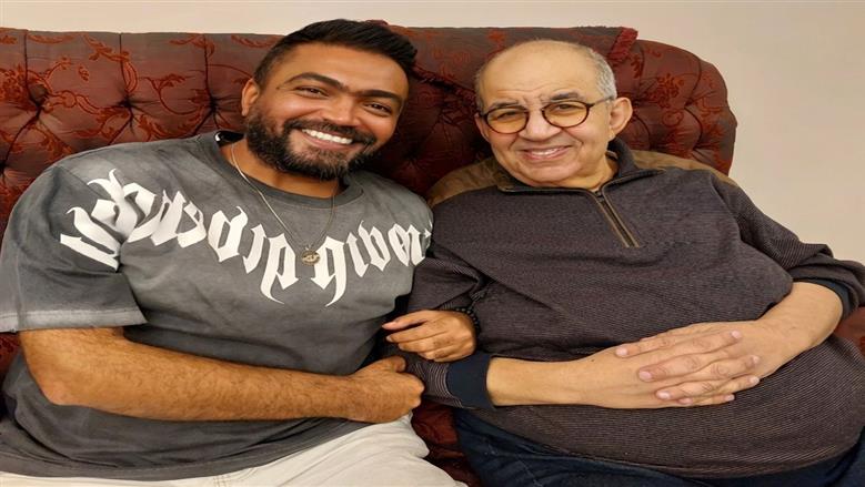 الفنان محمد التاجي يخضع لعملية جراحية.. ونجل شقيقته: ادعوله