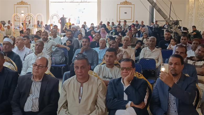 محافظ الأقصر يشهد حفل تكريم 115 من حفظة القرآن الكريم في احتفالية بأرمنت