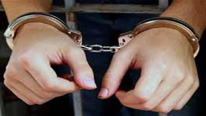 ضبط منتحل صفة موظف تراخيص للنصب على أصحاب المحال بالهرم