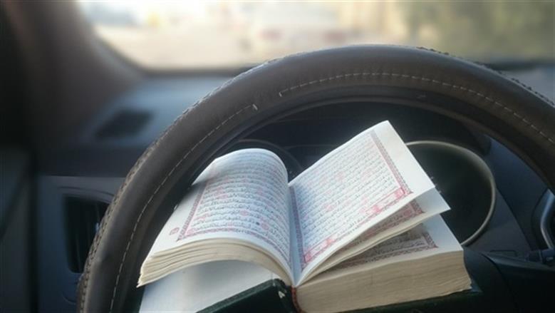 حكم وضع المصحف في السيارة.. دار الإفتاء توضح الضوابط الشرعية