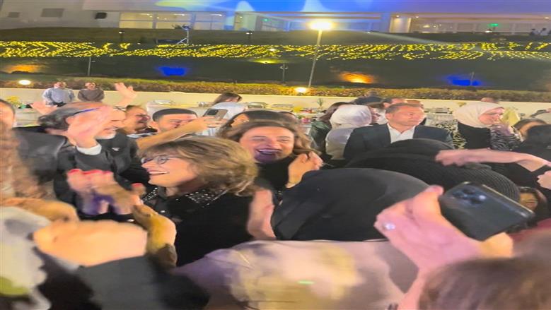 الفنانون يحتفلون بعيد ميلاد سماح أنور على هامش فعاليات مهرجان أسوان (صور)