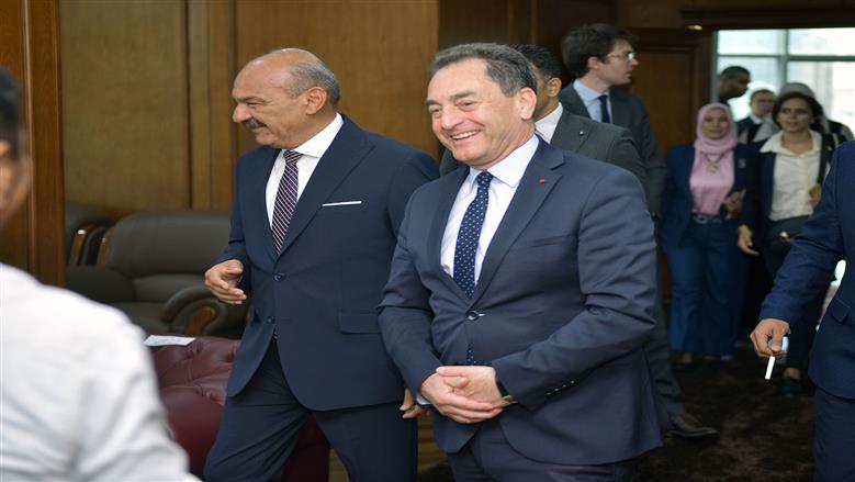 محافظ السويس يبحث مع السفير الفرنسي تعزيز الاستثمار والتعاون داخل المحافظة