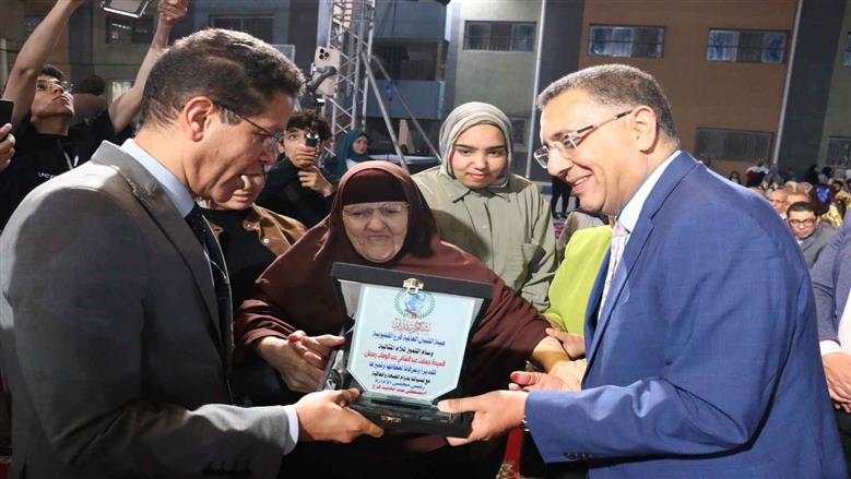  محافظ القليوبية ورئيس جامعة بنها يشهدان احتفالية جمعية الشبان العالمية بالذكرى الـ 44 لتحرير سيناء