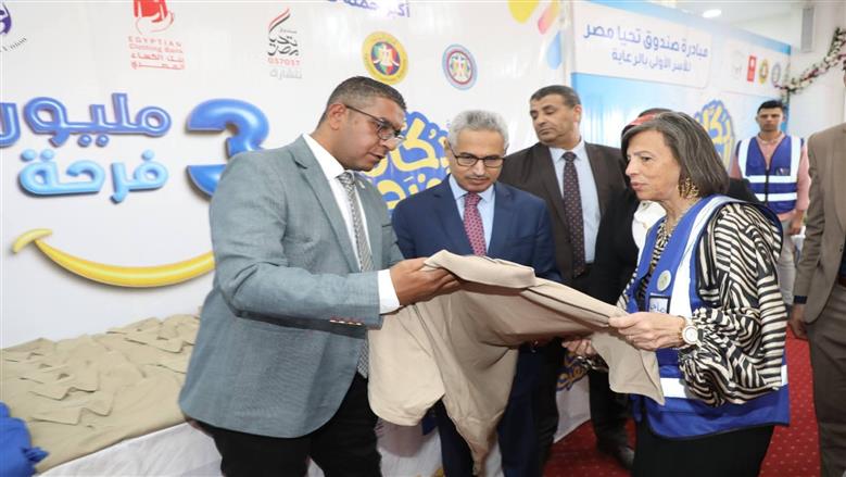 «دكان الفرحة» يصل بني سويف لدعم 3 آلاف أسرة.. والمحافظ يوجه بالتوسع في الحماية الاجتماعية