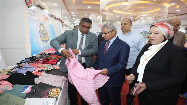 «دكان الفرحة» يصل بني سويف لدعم 3 آلاف أسرة.. والمحافظ يوجه بالتوسع في الحماية الاجتماعية