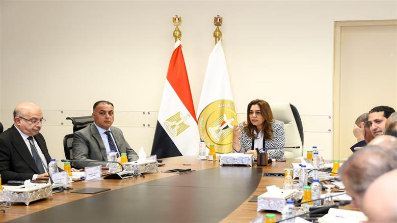 منال عوض: منح تصريح مؤقت لأصحاب المحال لمزاولة النشاط لحين استيفاء موافقات الترخيص