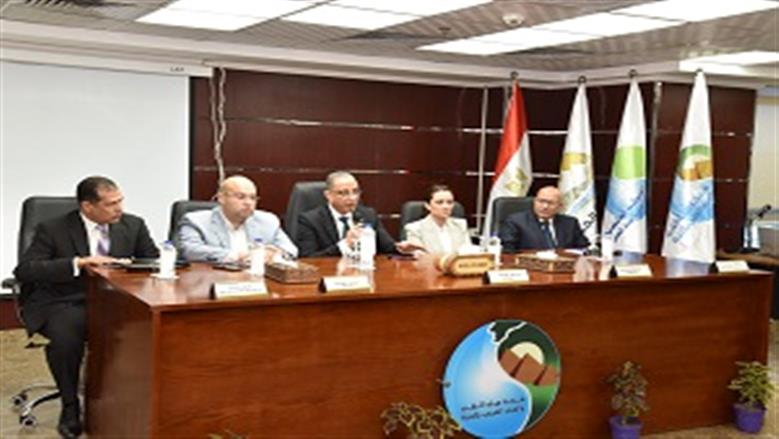 محافظ الجيزة يترأس اجتماعا موسعا مع أعضاء مجلسي النواب والشيوخ لمتابعة خدمات الشرب والصرف