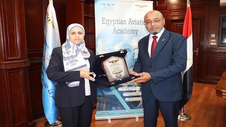 توقيع بروتوكول تعاون تدريبي بين الأكاديمية المصرية لعلوم الطيران وجامعة روافد السعودية