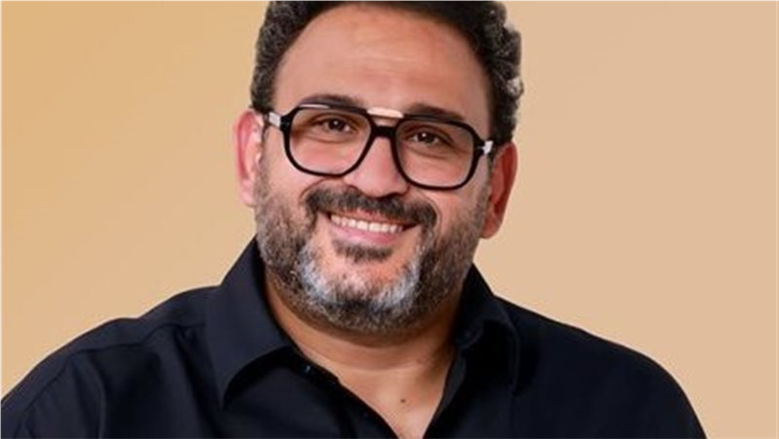 أكرم حسني يكشف عن موعد عرض مسرحية ماتصغروناش