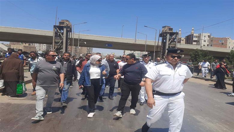 القليوبية تواصل حملات الانضباط.. إزالة إشغالات واسعة في بنها وإعادة تنظيم الشارع