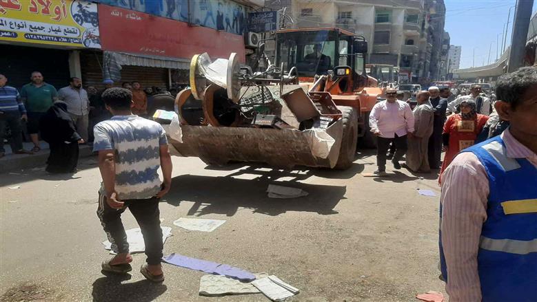 بتكليف من محافظ القليوبية...نائب المحافظ تقود حملة مكبرة لرفع الإشغالات بمنطقة ميدان كامليا وعزبة السوق بمدينة بنها